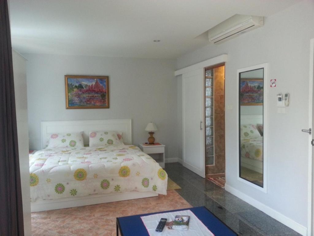 פאטאיה Yiasu Bed And Breakfast חדר תמונה