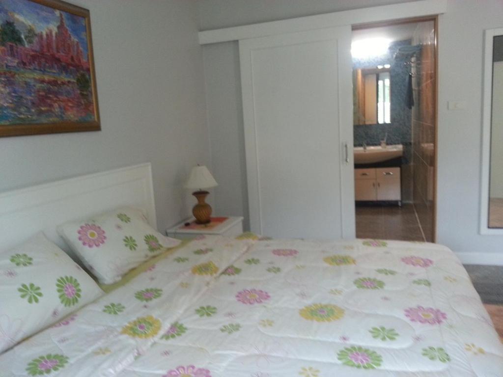 פאטאיה Yiasu Bed And Breakfast חדר תמונה